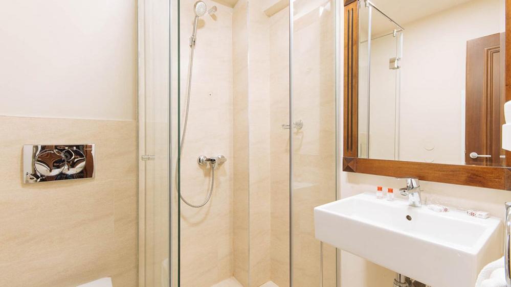 Hotel Alpin Rarau Câmpulung Moldovenesc Dış mekan fotoğraf